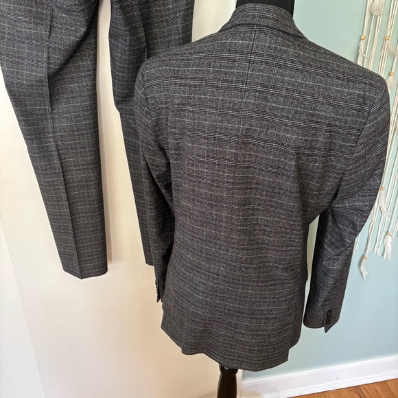 Paisley & Gray Slimfit Men's Gray Checkered Suit - Picture 5 of 13